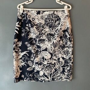 Ann Taylor LOFT floral damask black white pencil skirt size 6 knee length